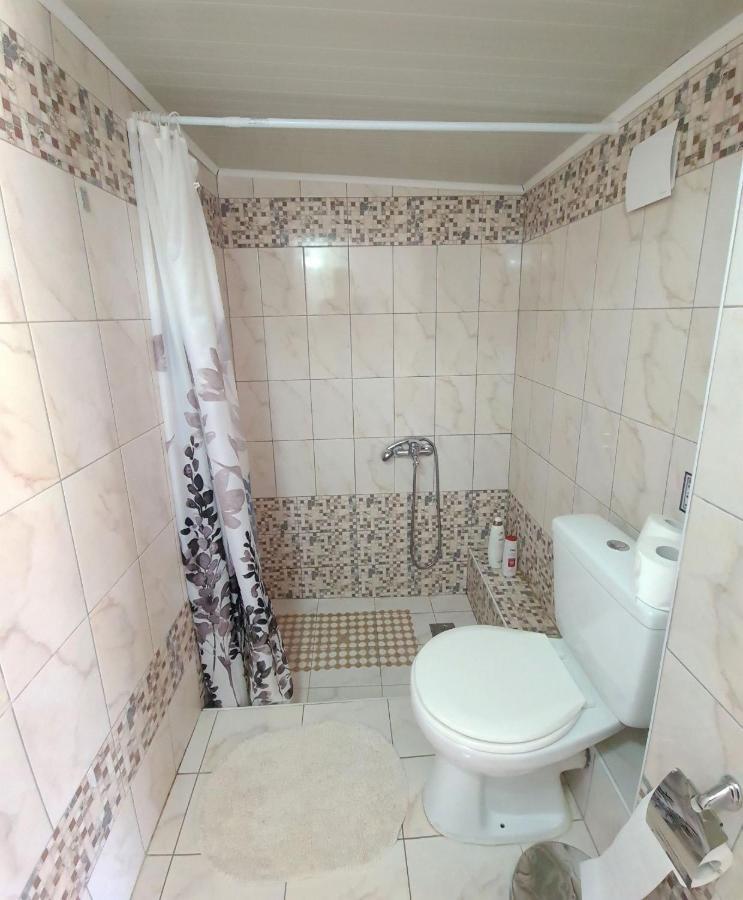 G-George Apartments By The Sea And Airport Liadha Ngoại thất bức ảnh