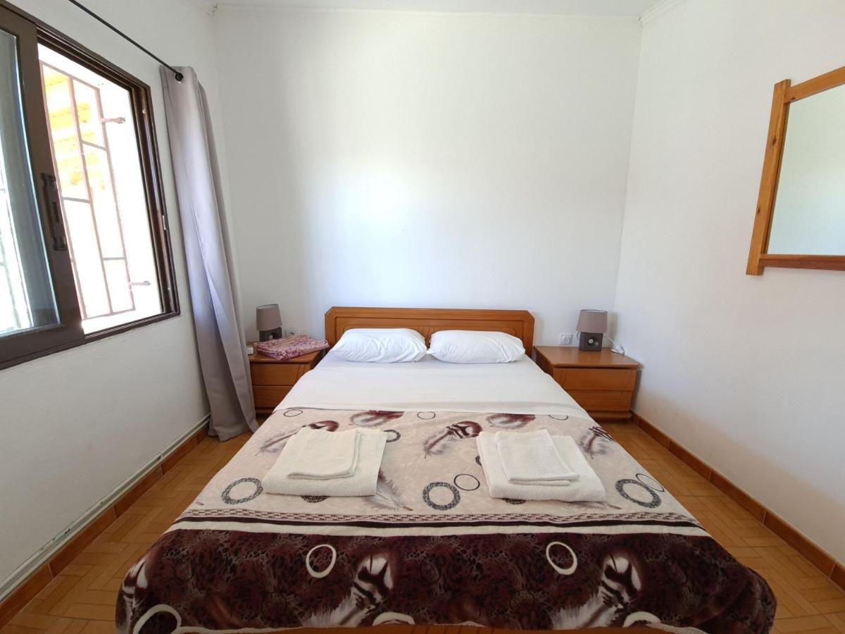 G-George Apartments By The Sea And Airport Liadha Ngoại thất bức ảnh