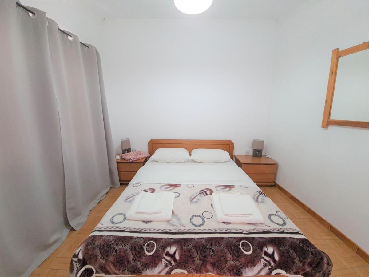 G-George Apartments By The Sea And Airport Liadha Ngoại thất bức ảnh