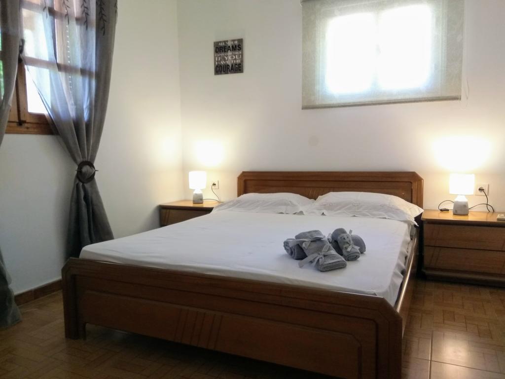 G-George Apartments By The Sea And Airport Liadha Ngoại thất bức ảnh