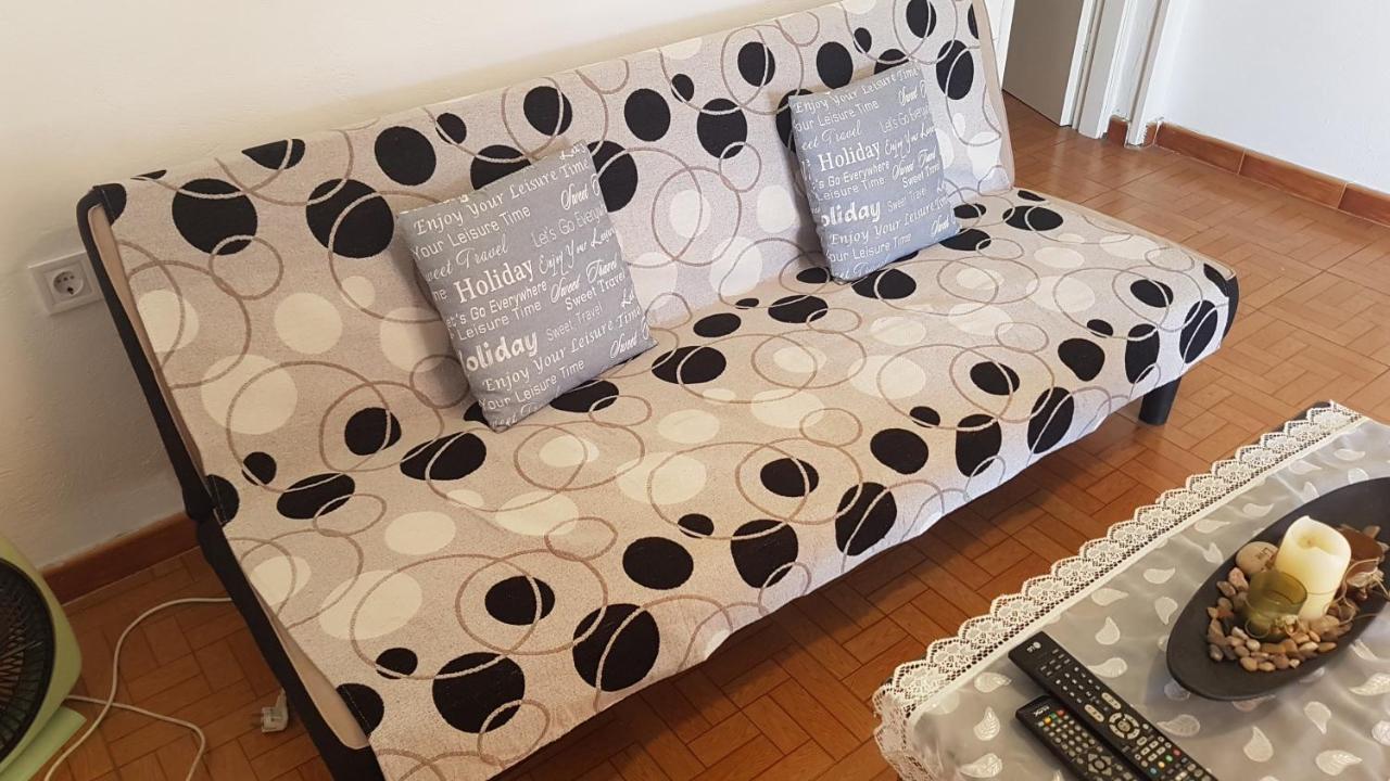 G-George Apartments By The Sea And Airport Liadha Ngoại thất bức ảnh