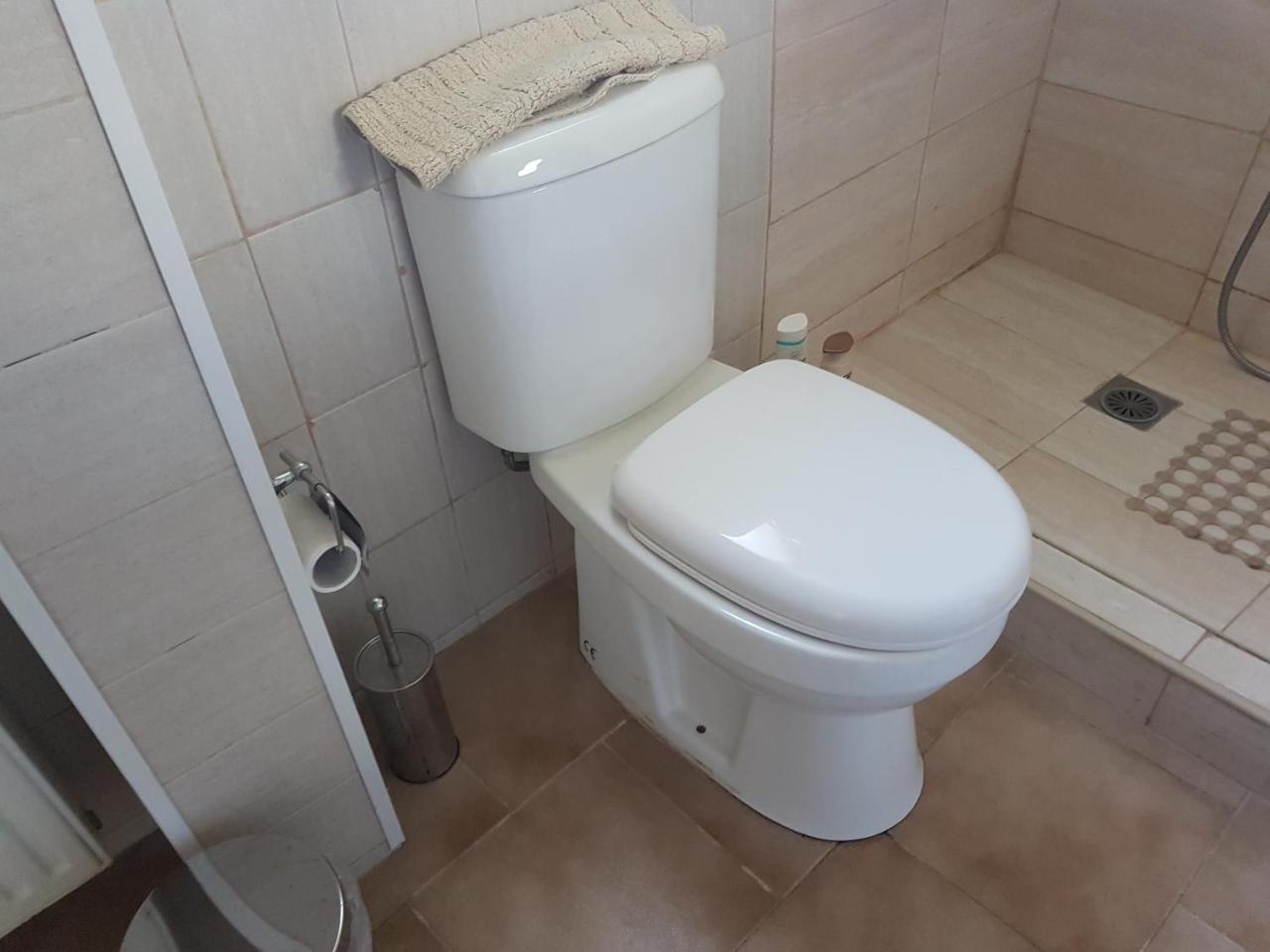 G-George Apartments By The Sea And Airport Liadha Ngoại thất bức ảnh