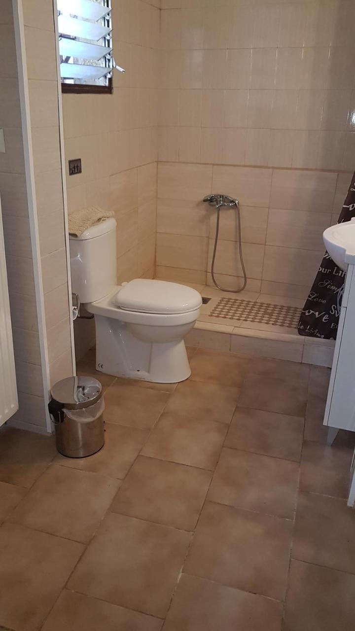 G-George Apartments By The Sea And Airport Liadha Ngoại thất bức ảnh