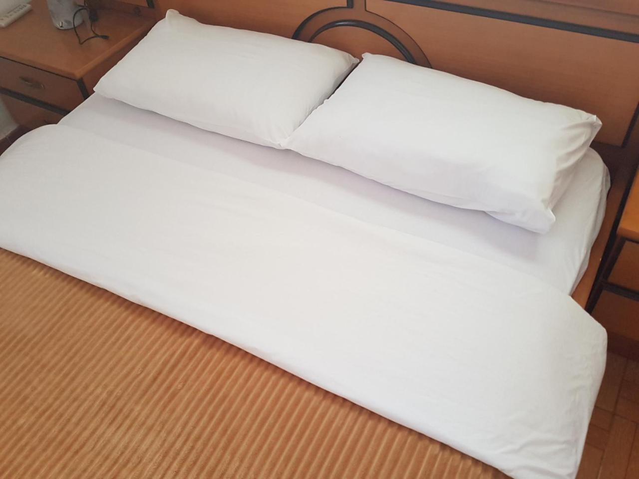 G-George Apartments By The Sea And Airport Liadha Ngoại thất bức ảnh