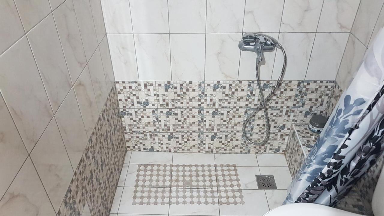 G-George Apartments By The Sea And Airport Liadha Ngoại thất bức ảnh