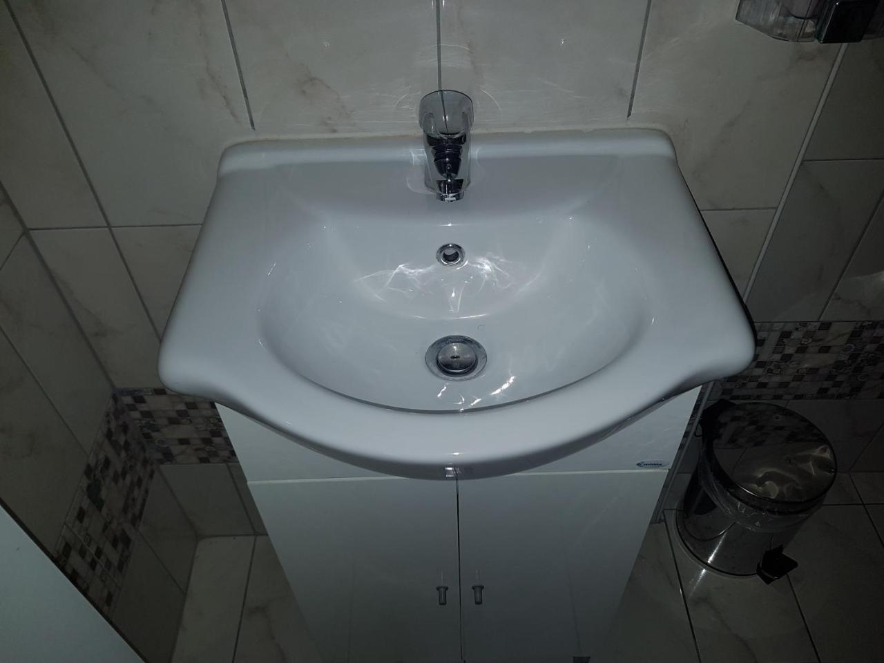 G-George Apartments By The Sea And Airport Liadha Ngoại thất bức ảnh