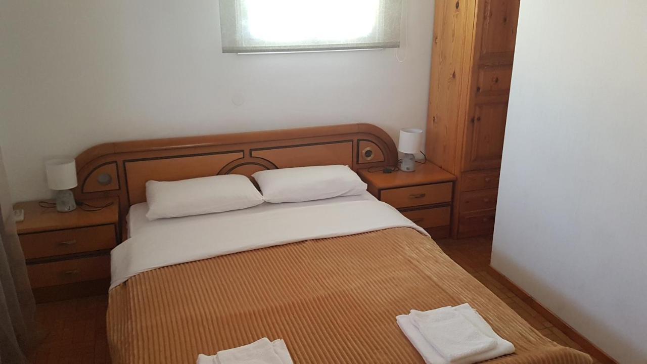 G-George Apartments By The Sea And Airport Liadha Ngoại thất bức ảnh